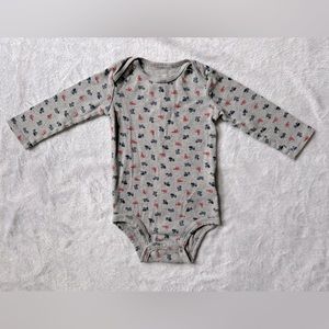 Simple Joys by Carters Trucks Long Sleeve Bodysuit in Gray/Red - Size 12 Months